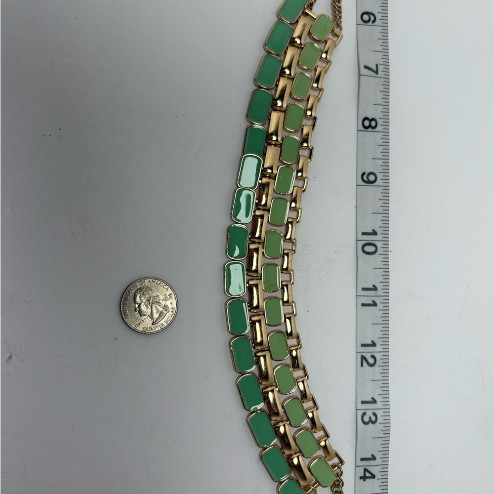 Gorgeous Vintage Inspired Gold Tone and Green Bib-Style Necklace - Picture 6 of 9